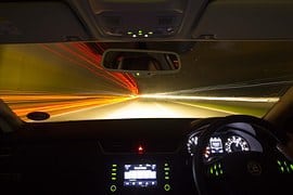 FAÇA UMA LUZ DE CORTESIA  COM APAGAMENTO GRADATIVO (FADE) E TEMPORIZADA PARA SEU CARRO – USANDO PIC 12F675 (REF138)